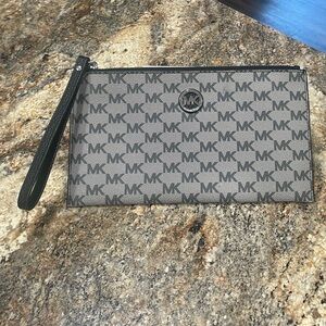 NWOT! MICHAEL KORS FULTON LARGE ZIP CLUTCH - MK MONOGRAM BLACK GRAY